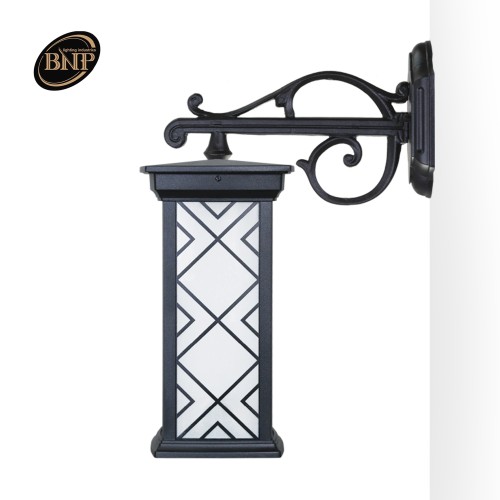 چراغ دیواری درتا بلند طرحدار- کد: bt4807